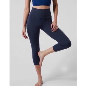 Athleta Ultimate Stash II Capri Leggings Navy
